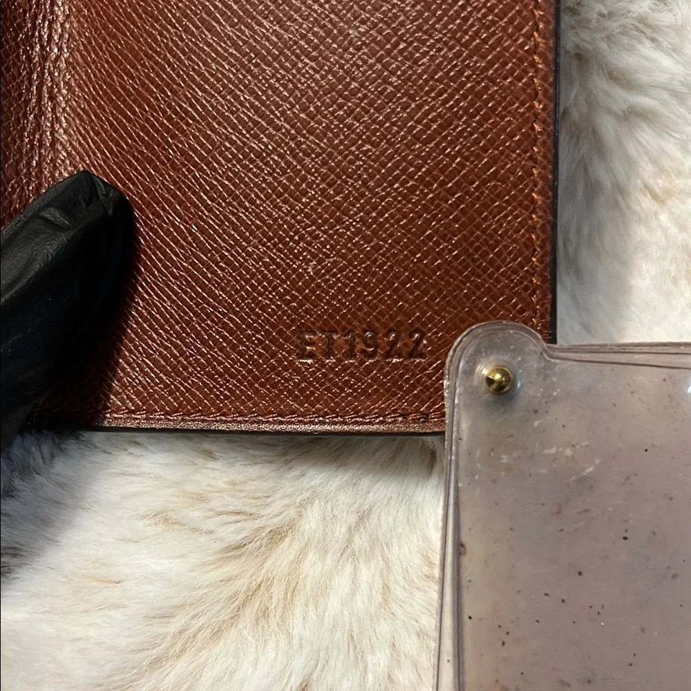 Louis Vuitton Monogram Card Holder - Picture 6 of 12